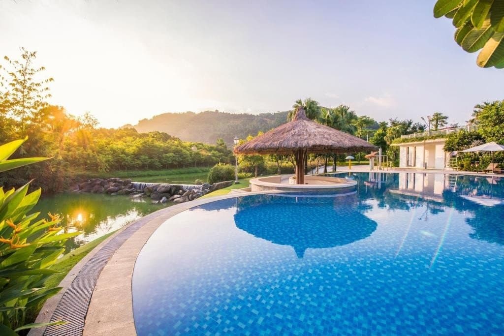 bể bơi vô cực của resort.jpg